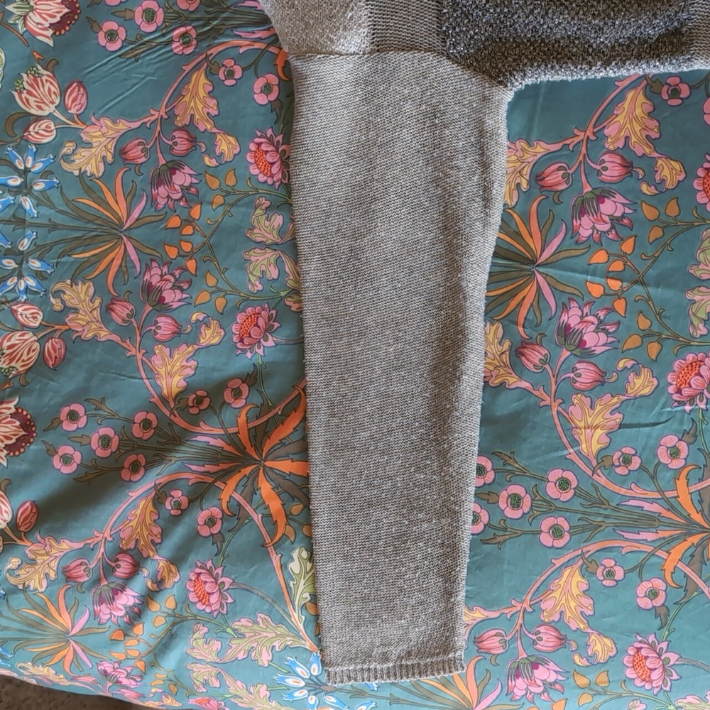 Sarah Pacini sweater - Picture 7 of 11